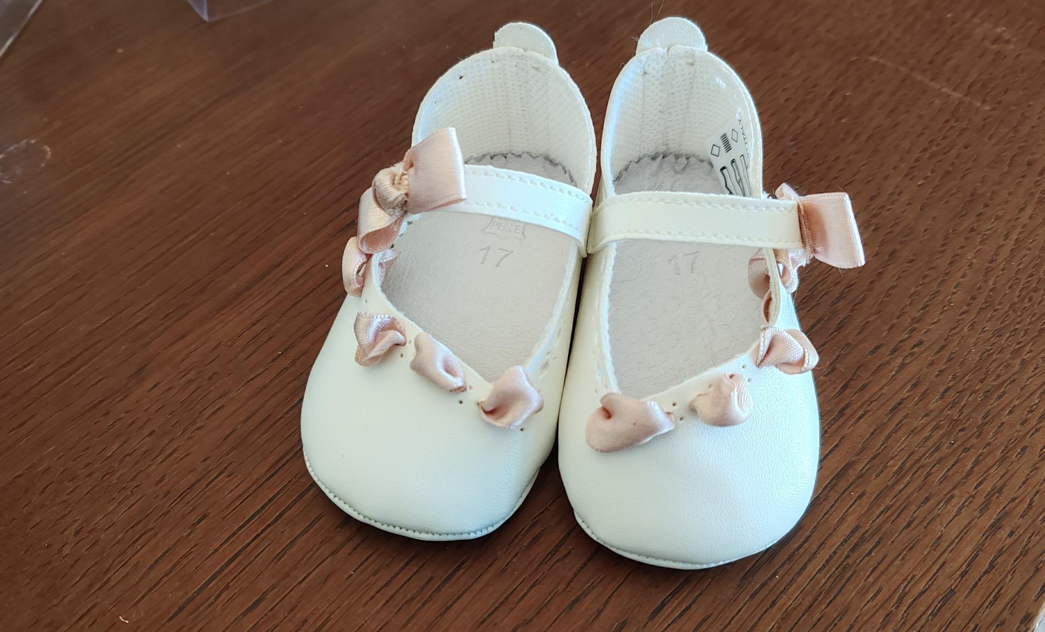 Scarpe bimba con nastrino rosa